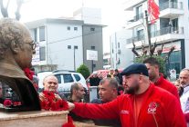 guzelbahceliler mumcuyu unutmadi