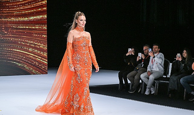 if wedding fashion izmir finaline simge tertemiz damgasi