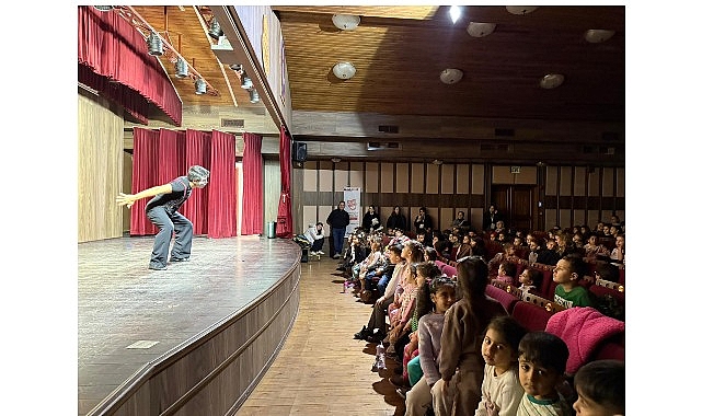 İnegöl’de Tiyatro Festivali Coşkusu Sürüyor 1 inegolde tiyatro festivali coskusu suruyor