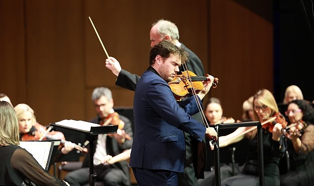 ingiliz viyola virtuozu timothy ridout idso sahnesinde