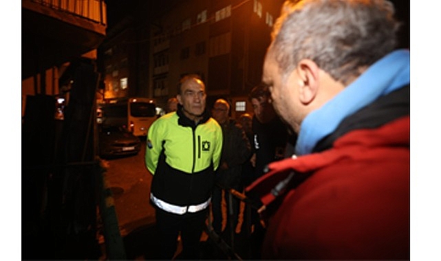 İzmir Büyükşehir Belediyesi ekipleri sağanak yağış nedeniyle seferber oldu 1 izmir buyuksehir belediyesi ekipleri saganak yagis nedeniyle seferber oldu