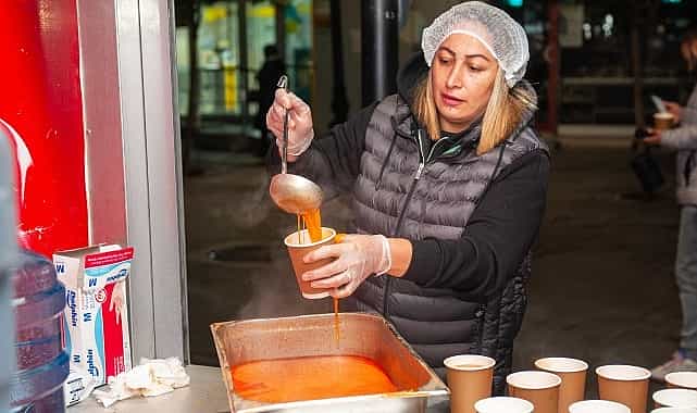 Karşıyaka’da 15 bin kişiye sıcak çorba ikramı 1 karsiyakada 15 bin kisiye sicak corba ikrami