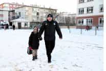 keciorende okul cevrelerinde karla mucadele ve guvenli gecis calismasi