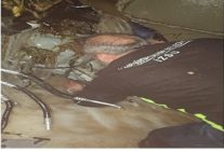 kemalpasa ulucakta menfeze giren aracin cikarilma calismalari suruyor