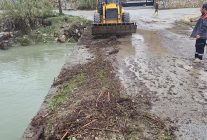 kemerde kopruleri tikayan tomruklar temizlendi