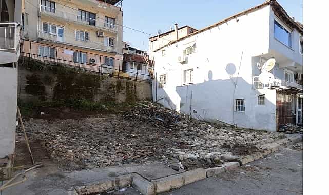 Konak’ta metruk bina yıkımları sürüyor 1 konakta metruk bina yikimlari suruyor