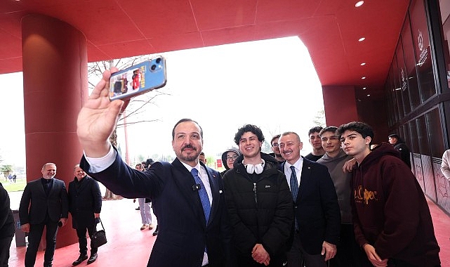 Kürşad Zorlu’dan Alev Alatlı Kütüphanesi’ne övgü 1 kursad zorludan alev alatli kutuphanesine ovgu