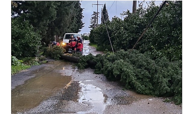 Menderes Belediyesi Yoğun Yağışlarda Sahada 1 menderes belediyesi yogun yagislarda sahada
