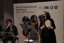 niluferde ekmek muzik ve kultur bulusmasi