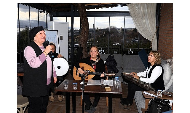 notalardan gonullere uzanan sayginlar korosu