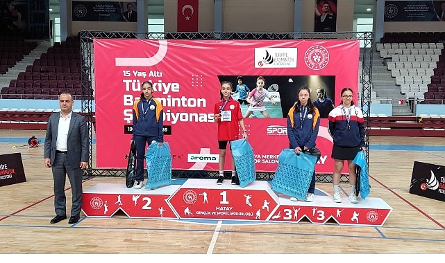 osmangazili badmintoncular turkiye sampiyonasinda parladi