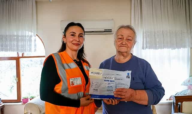 Otobüste unutulan cüzdan Büyükşehir ekiplerince sahibine teslim edildi 1 otobuste unutulan cuzdan buyuksehir ekiplerince sahibine teslim edildi