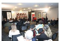 sairin siir evreninin konugu akif kurtulus oldu