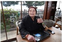 sayginlar kulubunde gulumseyen yuzler