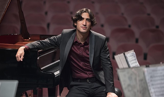 sef giuseppe mengoli ve piyanist cem babacan istanbul devlet senfoni orkestrasi sahnesinde bulusuyor