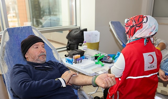 selcuklu belediyesi personeli ve vatandaslardan kan bagisi kampanyasina destek