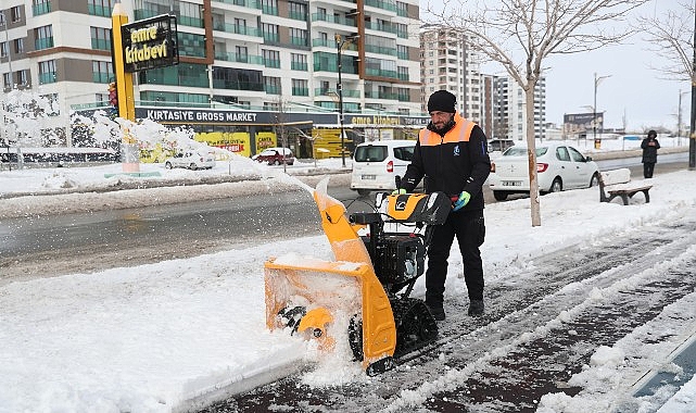 Sivas’ta Son 20 Yılın En Yoğun Karına Karşı Belediye 7/24 Sahada 1 sivasta son 20 yilin en yogun karina karsi belediye 7 24 sahada