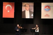 turk ve italyan sanatcidan maltepeli muzikseverlere keman konseri