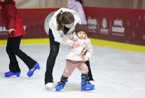 yariyil tatilinin gozdesi bakirkoy belediyesi buz pisti