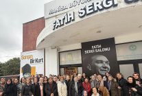 352 kadin sarisin bir kurt sergisinde bulustu