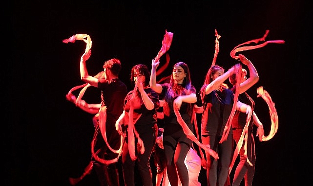 40 yıllık tiyatroculara taş çıkarttılar 1 40 yillik tiyatroculara tas cikarttilar