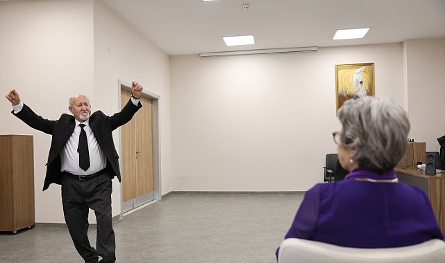 47 yıllık eşine Sevgililer Günü sürprizi yaptı 1 47 yillik esine sevgililer gunu surprizi yapti