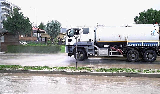 Aliağa Belediyesi Yağmur Sonrası Sahada 1 aliaga belediyesi yagmur sonrasi sahada