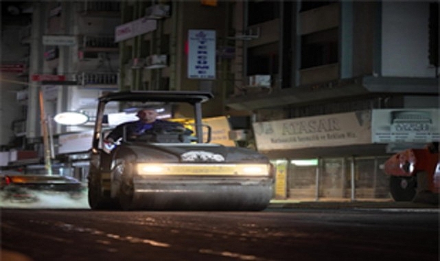 alsancakta altyapisi tamamlanan sokaklar asfaltlaniyor