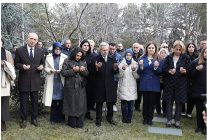 ankara universitesi 6 subat depremlerinde hayatini kaybeden ogrencilerini dualarla andi