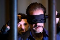 anne kafamda bit var dunya promiyeri yapiyor