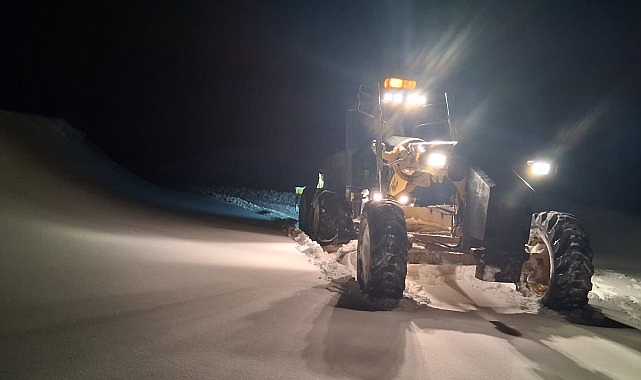 Antalya Büyükşehir Belediyesi ekipleri yağışın izlerini siliyor 1 antalya buyuksehir belediyesi ekipleri yagisin izlerini siliyor