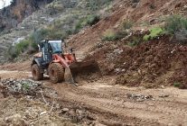 antalya buyuksehir belediyesi ekiplerinden yol mesaisi