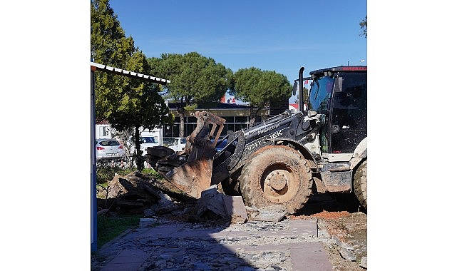 ayvalik deniz hudut kapisi onunde meydan duzenlemesi baslatildi