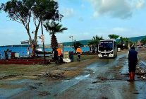 ayvalikta lodos alarmi ekipler sahada calismalar araliksiz suruyor