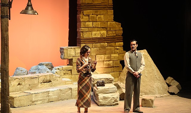 bakirkoy belediye tiyatrolarinda yeni donem ay tedirginligi galasinda yildizlar gecidi