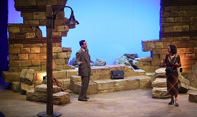 Bakırköy Belediye Tiyatroları'ndan 'Ay Tedirginliği' galası 1 bakirkoy belediye tiyatrolarindan ay tedirginligi galasi