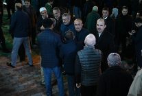 baskan altay ve baskan kavus konyalilarin ilk teravih namazi heyecanina ortak oldu