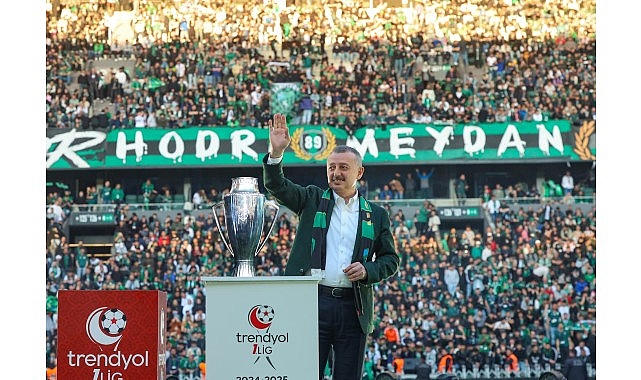 Başkan Büyükakın'dan 3 puana 3'lü kutlama! 1 baskan buyukakindan 3 puana 3lu kutlama