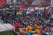 baskan cercioglu incirliovada iftar sofrasinda vatandaslar ile bir araya geldi