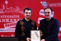 baskan guner genc akademide genclerle bulustu