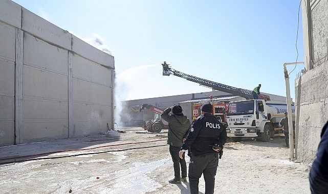 Başkan Hatice Gençay Yangın Sürecini Ekiplerle Birlikte Sahada Takip Etti 1 baskan hatice gencay yangin surecini ekiplerle birlikte sahada takip etti