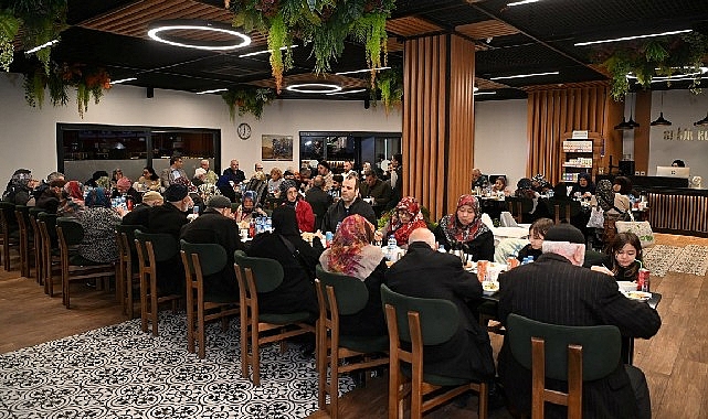 Başkan Kocaman, Ramazan Bereketini Kartepe’nin Çınarlarıyla Paylaştı 1 baskan kocaman ramazan bereketini kartepenin cinarlariyla paylasti