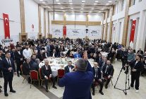 baskan mesut ozarslan corumlulari iftarda agirladi