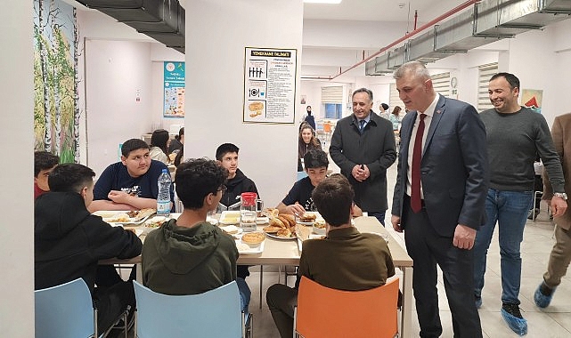 Başkan Sezer Ramazan Bereketini Gölcüklülerle Paylaşıyor 1 baskan sezer ramazan bereketini golcuklulerle paylasiyor