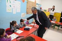 baskan topaloglu ogrencilerin kitap etkinligine katildi