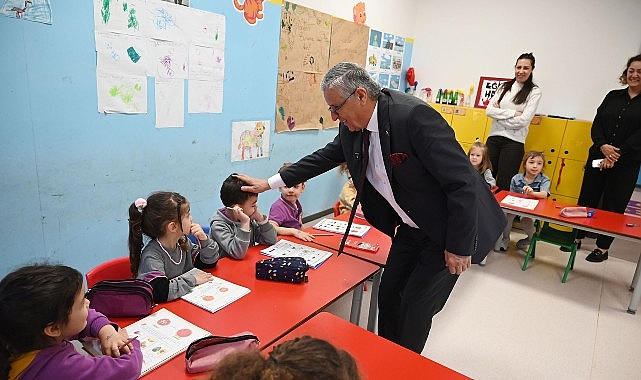 baskan topaloglu ogrencilerin kitap etkinligine katildi