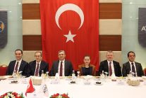 baskan vekili ozdemir is dunyasi ile iftarda bir araya geldi