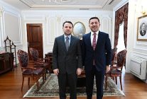 baskanimiz rasim aridan adalet bakani akin gurleke hayirli olsun ziyareti