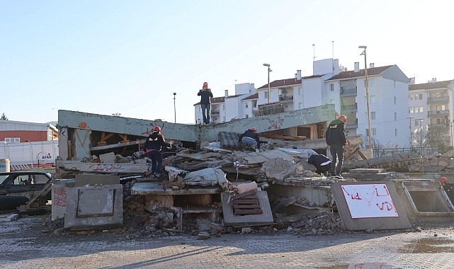 bayrakli belediyesi arama kurtarma ekipleri afad egitimini tamamladi