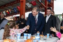 bayraklida gonuller ayni sofrada bulustu